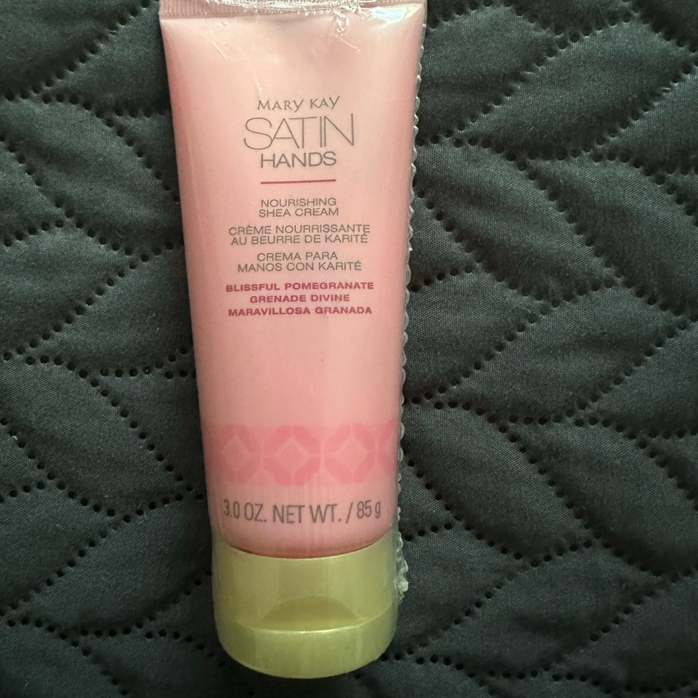 Blissful pomegranate shea cream for hands